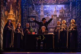 Різдвяна історія Скруджа від КУ "Одеський академічний український музично-драматичний театр ім. В.С.Василька"